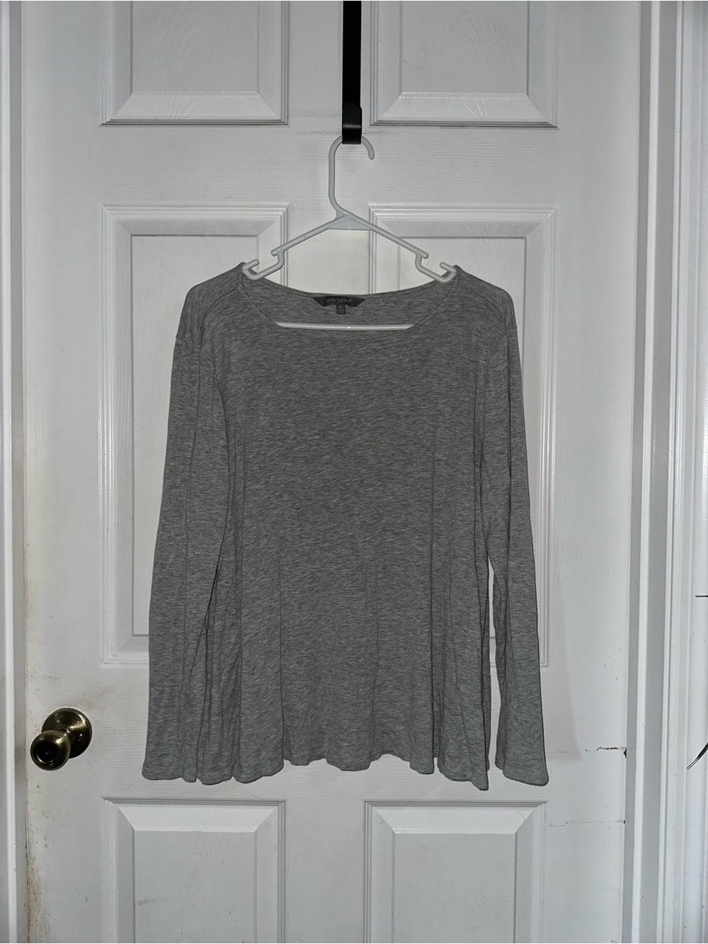 Daisy Fuentes Gray Top Size XL